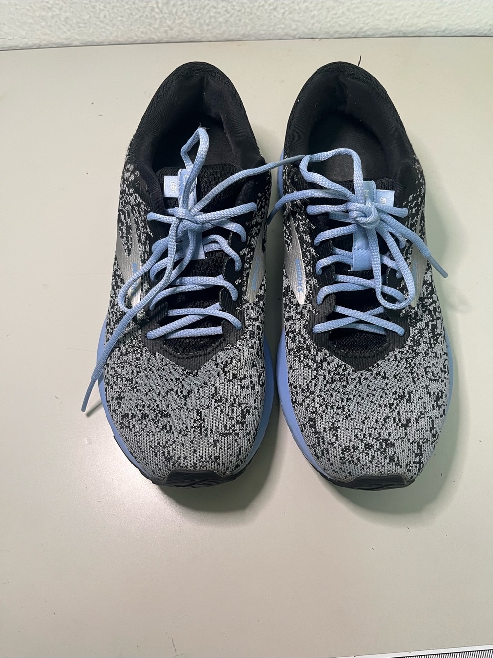 Brooks Women’s Size 8.5 Sneakers – Pre-Owned in Excellent Condition - Picture 2 of 7